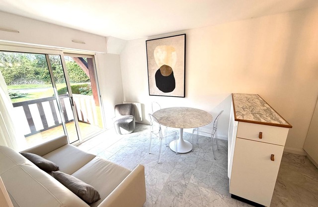 Comfortable appartment in Deauville ! Garden view