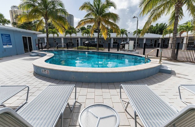 Comfortable beach apartment with pool