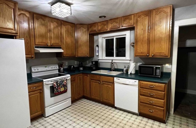 Comfortable Coastal Home for the weekend!