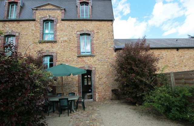 Comfortable cottage in former stud with Wifi and pets allowed