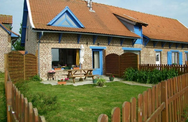 Comfortable farmhouse stay with WIFI and pets allowed