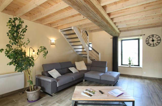 Comfortable Duplex near Granville with Private Terrace and Parking