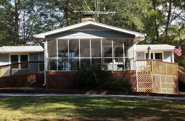 COMFORTABLE HARTWELL LAKE HOME AT GREEN POND LANDING