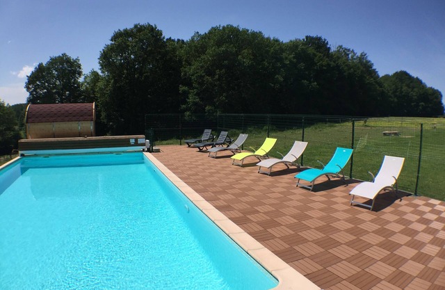 Comfortable holiday home with pool (5 people)