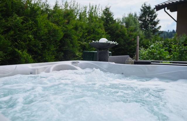 Comfortable Holiday Home in Goldegg - Weng with Whirlpool