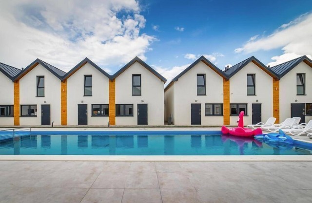 Comfortable holiday homes with a pool, Rewal