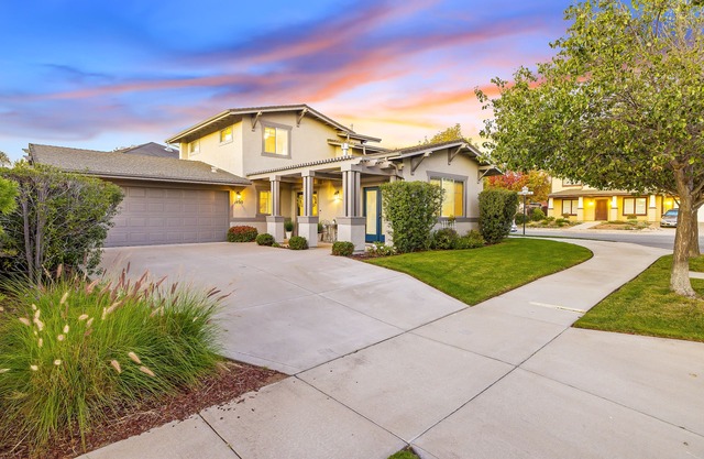Comfortable home near beach with enclosed yard & patio, W/D, grill