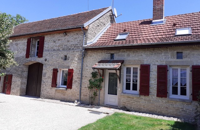 Comfortable house in the countryside near Chablis and Champagne