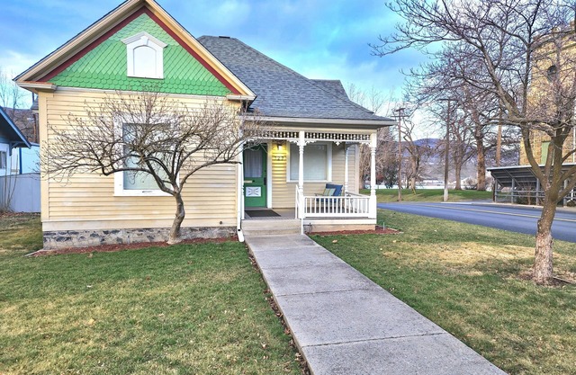 Comfortable, quiet cottage near LC State College & downtown Lewiston.