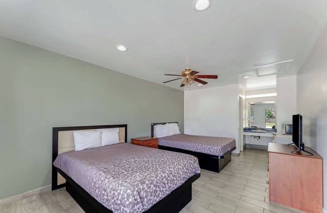 Comfortable Room w/Complimentary Breakfast - Perfect for a Restful Stay