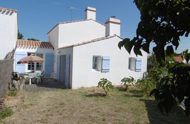 Comfortable semi-detached house in Barbâtre near beach, up to 10 people