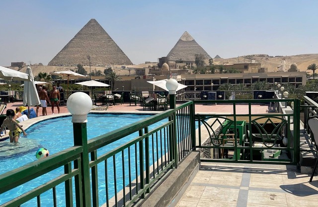 Comfortable stay with amazing view of the great pyramids of Giza. with breakfast