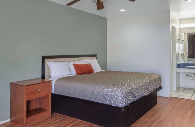 Comfortable Stay w/Free Breakfast & Convenient Access to Downtown
