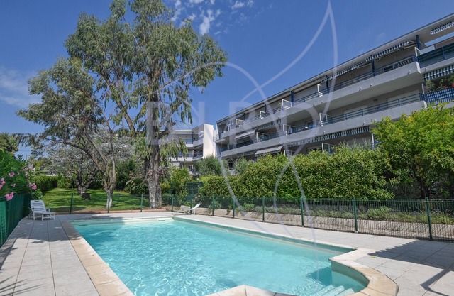Comfortable studio, terrace and private garden