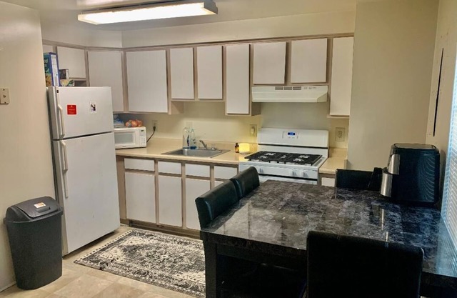 Comfortable Two Bedroom Townhome!