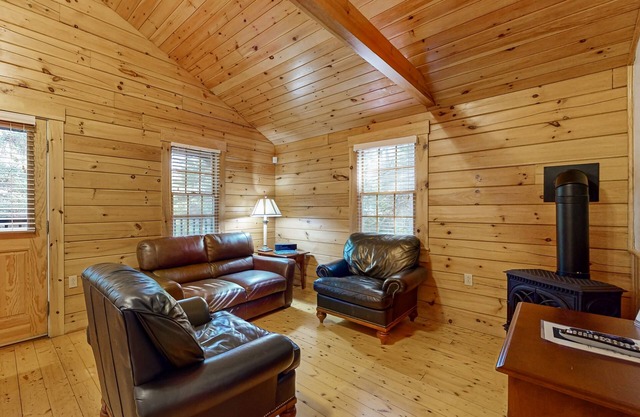 Comfortable two bedroom cabin with firepit, kitchen, hiking trail within walking
