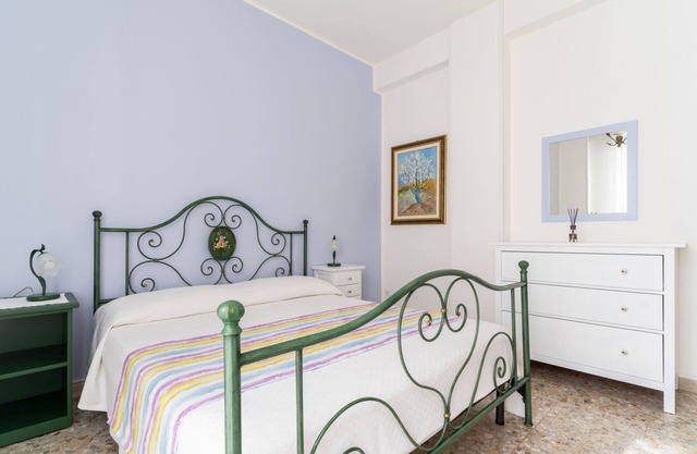 Comfortable two-room apartments in Syracuse in the central area.