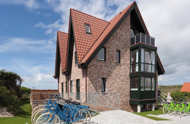 Comfortable vacation home Juist: dune view, 5 bedrooms, 4 bathrooms, guest WC, fireplace, barbecue