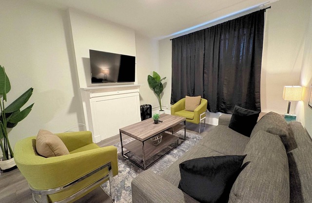 Comfortably Appointed 3BR Apt