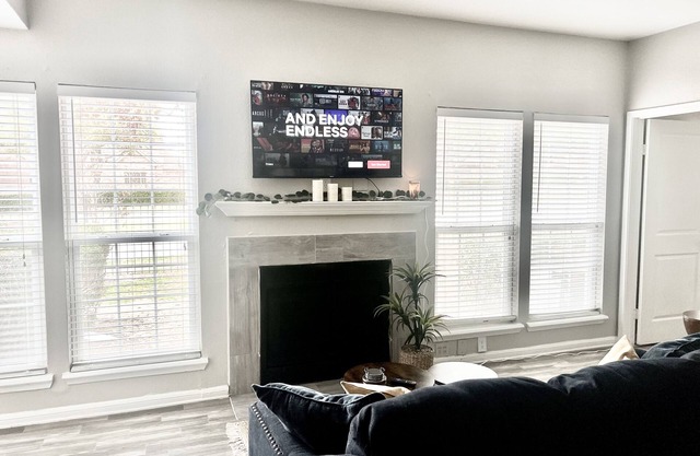 Comfy 1br w/gated patio