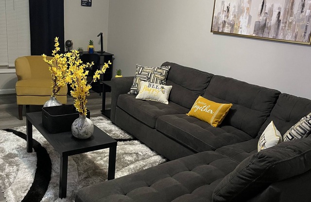 Comfy 2 Bedroom 2.5 bath Downtown Fayetteville