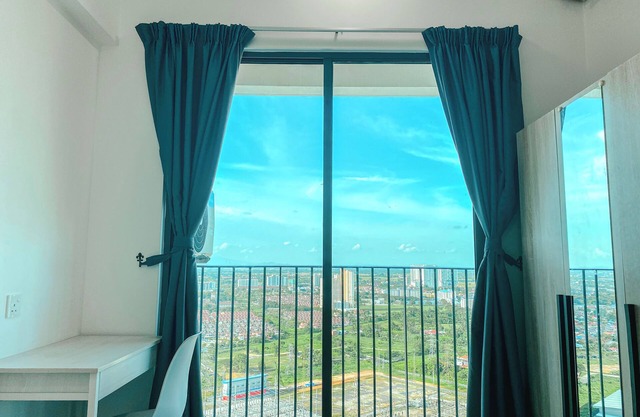 Comfy 3-Bedrooms Apartment at Meritus Residensi