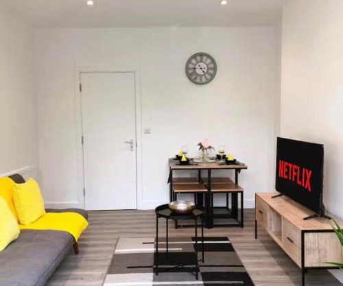 Comfy 4-Bed Home in Luton by Stayfolk, Ideal for Contractors - Sleeps 8