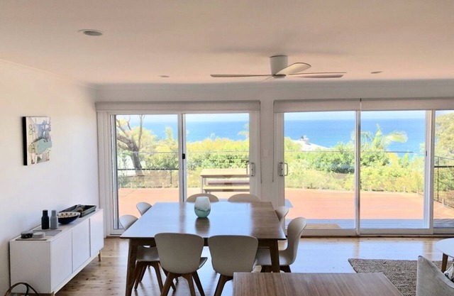 Comfy, completely refurbished family beach house with ocean views & walk to beac