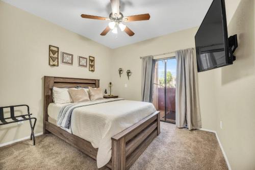 Comfy Condo with Heated Pool and Gym