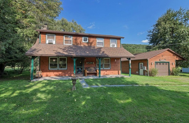 Comfy Cozy Living on the Delaware River! Recently Renovated!