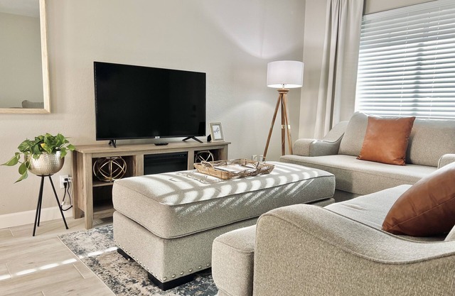 Comfy & Cozy *Pet Friendly* Downtown Gilbert Home