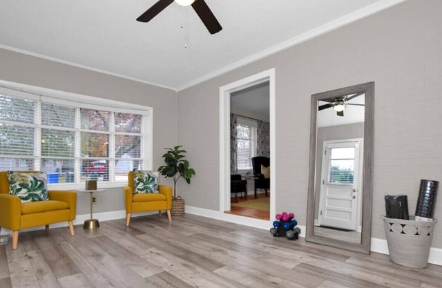 Comfy Gem - 2BR/1Ba + Covered Deck + Workout Space