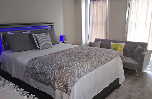 Comfy Modern 1-bedroom suite in Brampton Entire place