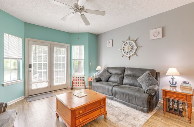 Community Pool & Tennis Court: Myrtle Beach Condo