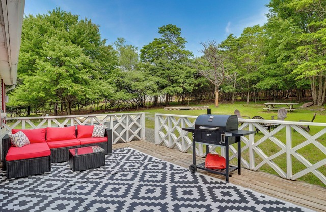 Community Pools & Hot Tub: Albrightsville Cottage!