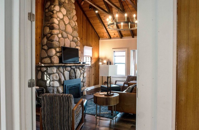 Como Collection – 2 Homes, 2 Lakes, 1 Rental!