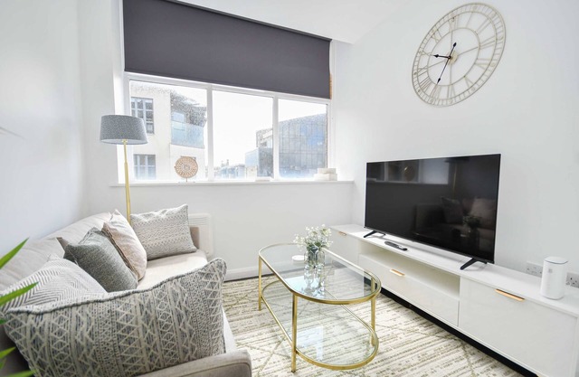 Compact & Convenient Apartment in Bradford