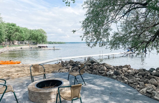 Completely remodeled Modern Cottage Retreat on Big Stone Lake
