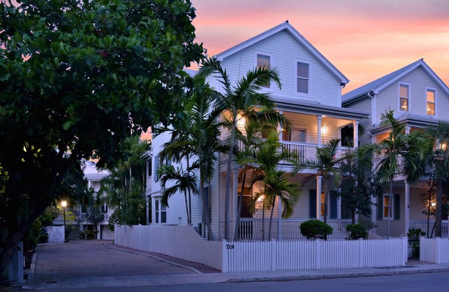 Conch style home in Oldtown with private pool AND dock!
