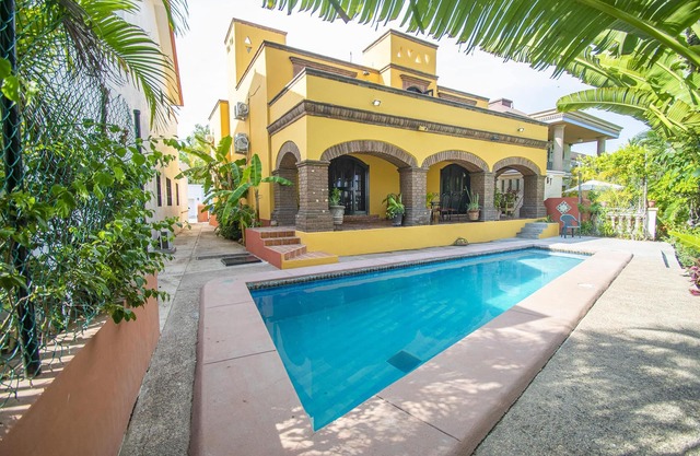 Conde de Oviedo Whole Home with Pool