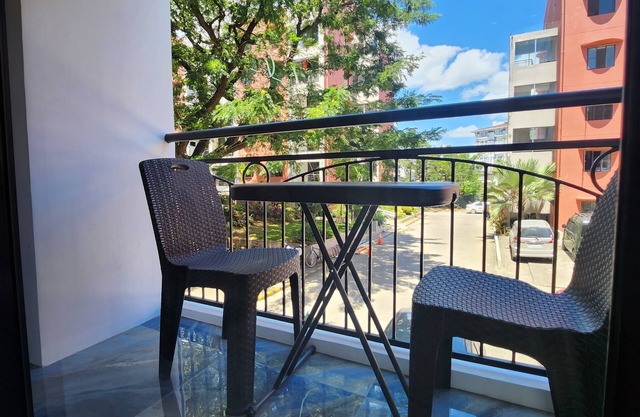 Condo Azur Suites B207, 5mins Airport, Netflix, Stylish, Cozy, Swimming Pool