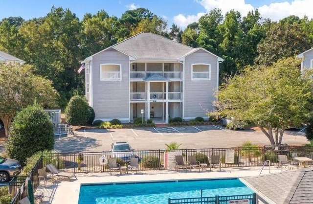 Condo in St James in Southport - Great amenities!