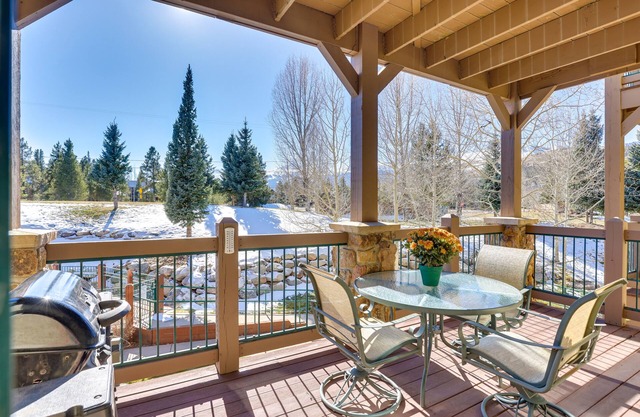 Condo w/Sauna Access: 3 Mi to Breck Gondola!