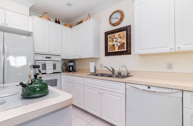 Condo w Stunning Water Views, near the Beaches