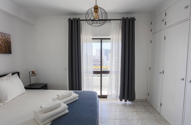 Condo with pool, A/C & sea view with 2 balcony