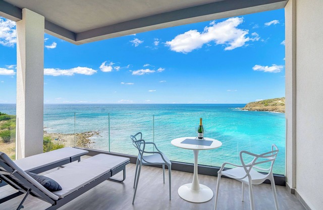 Condostmaarten appartment right on the sea (Adults Only)