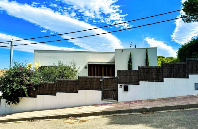 CONILL Villa with sea views, private pool, air conditioning and wifi.