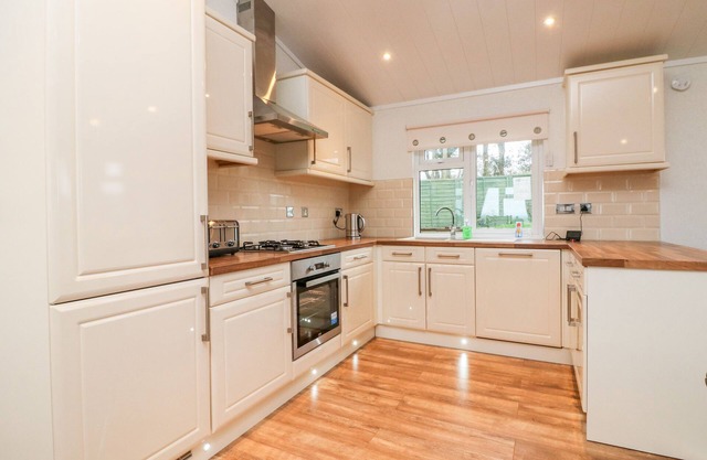 CONKER'S LODGE, family friendly, with a garden in Okehampton