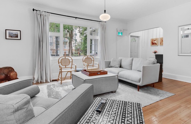 CONNECT HOUSE - A charming 1930's bungalow in the heart of YEG