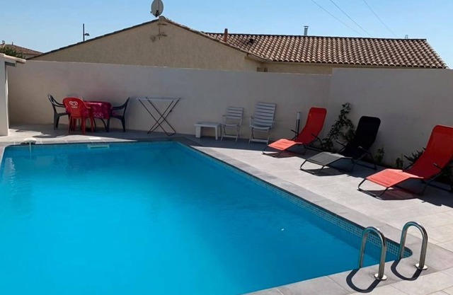 Contemporary villa with pool to the south, near beaches and rivers